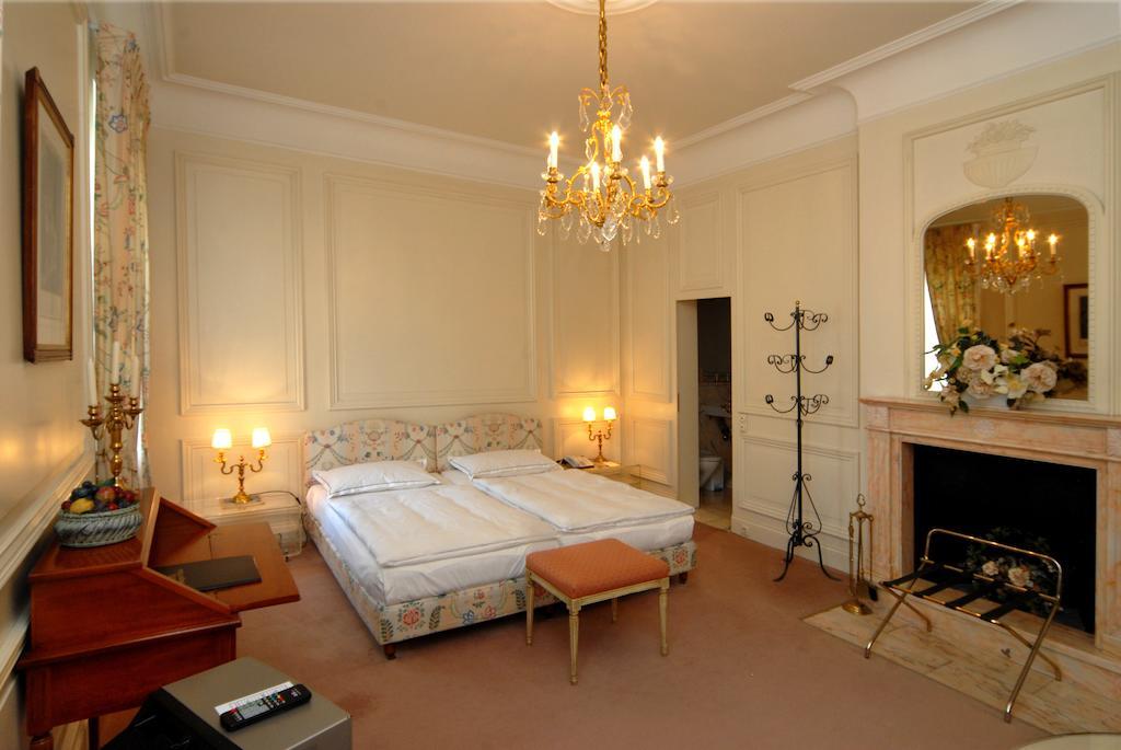 Hotel Buerger Palais Ansbach Quarto foto